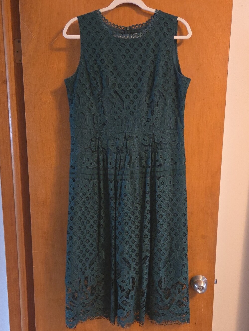 Sleeveless Emerald Lace Dress